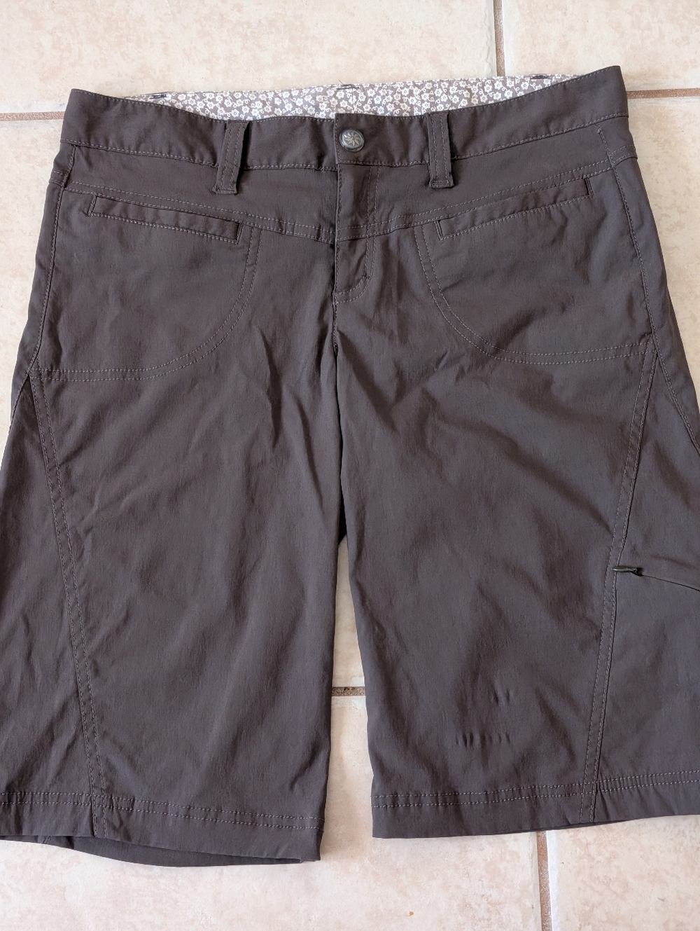 Athleta Army Green Bermuda Shorts Size 6